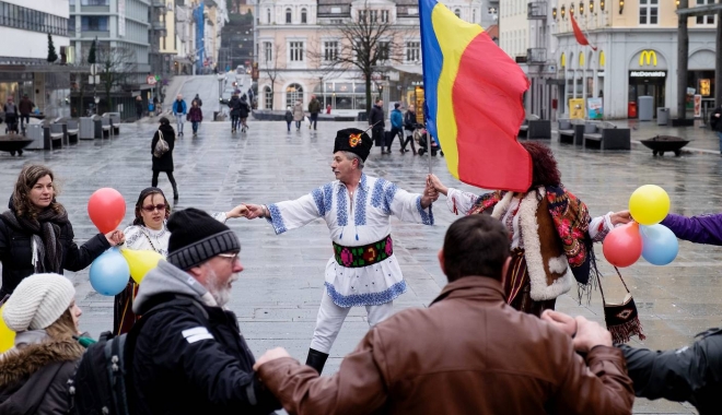 Românii din diaspora excluși de la posibilitatea de a-și plăti contribuțiile în țară - romaniidindiaspora-1488377052.jpg