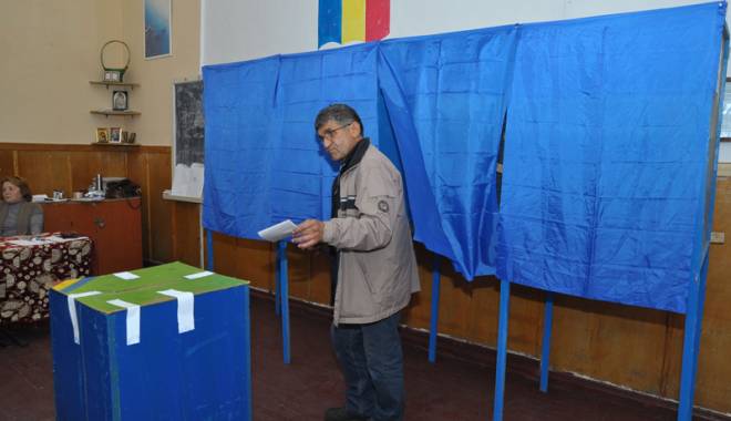 Românii își aleg, duminică, președintele - romaniiisisalegduminicapresedint-1415978939.jpg