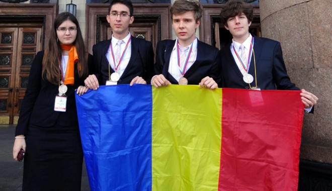 Elevi români, medaliați  la Olimpiada Internațională de Chimie - romaniimedaliati-1406651551.jpg