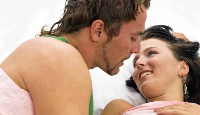 Când fac românii prima dată sex? - romanisey-1340549000.jpg