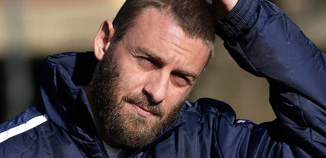 Daniele De Rossi, suspendat trei meciuri - rossi-1393928980.jpg