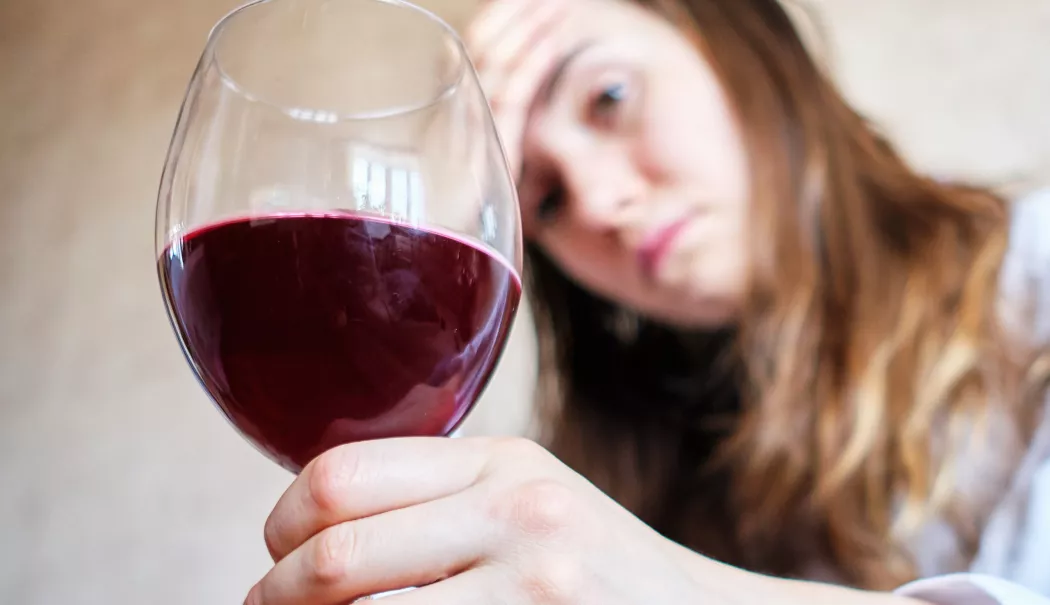 Te-ai întrebat de ce te înroșești la față după un pahar de vin? - rosu-la-fata-1767545585.webp