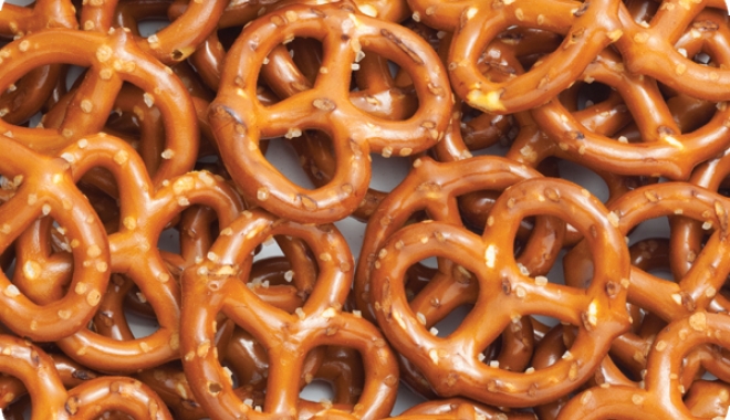 ALERTĂ ALIMENTARĂ LA CONSTANȚA! COVRIGEI CU MAC, SARE ȘI...BUCĂȚI DE SÂRMĂ, SCOȘI DE LA VÂNZARE - roundedbulkpretzels-1470294354.jpg