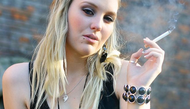 Roxana, tu fumezi?! - roxana-1540478159.jpg