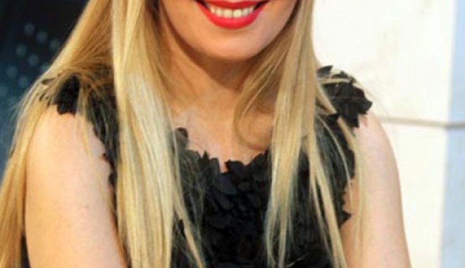 Roxana Iliescu și-ar fi dorit sâni mai mari - roxanailiescu-1337958735.jpg