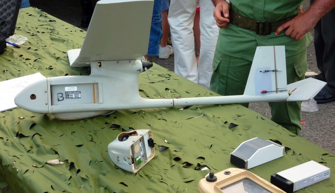 Iranul a capturat două drone americane miniaturale - rq11ravenet-1357152020.jpg