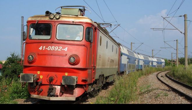 Întârziere de 230 de minute. Rezervorul trenului spre Mangalia, lovit de un corp străin pe calea ferată - rrrrrrrrrrrr-1660567490.jpg