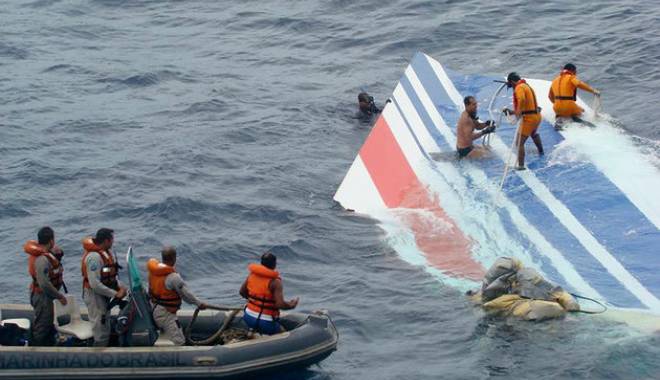 Două avioane s-au ciocnit în aer și s-au prăbușit în Oceanul Pacific - rtr24fzv-1454757644.jpg