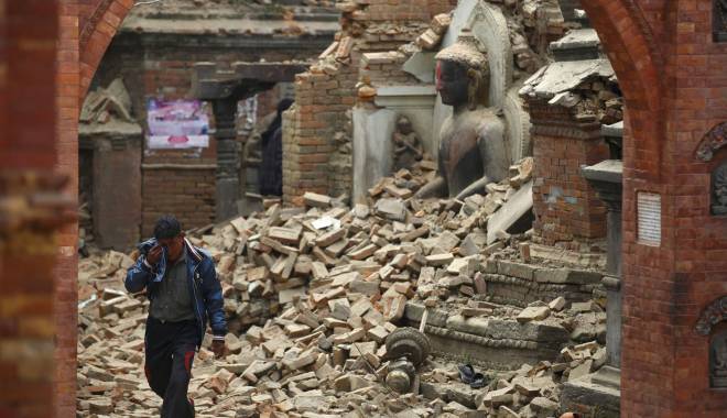 Video șocant surprins în momentul cutremurului din Nepal - rtx1aas7-1430483496.jpg