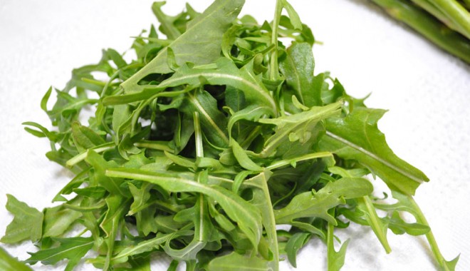 Cum ne menține sănătoși consumul de rucola - rucola-1335105399.jpg
