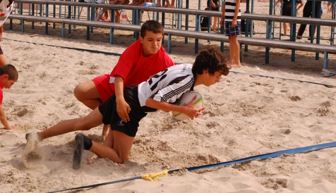 Fanfară și eseuri la nisip - rugby-1313093326.jpg