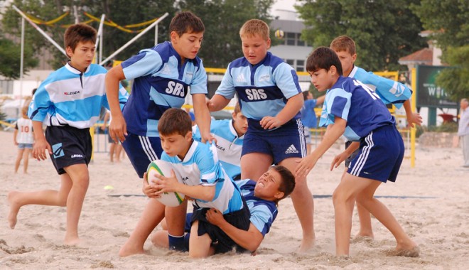 Spectacol total la Turneul Oval 5 Beach Rugby România - rugby-1340655394.jpg