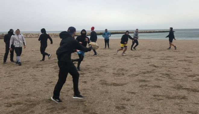 Rugbiștii de la CS Cleopatra se antrenează pe plaja din Mamaia - rugby-1581458302.jpg