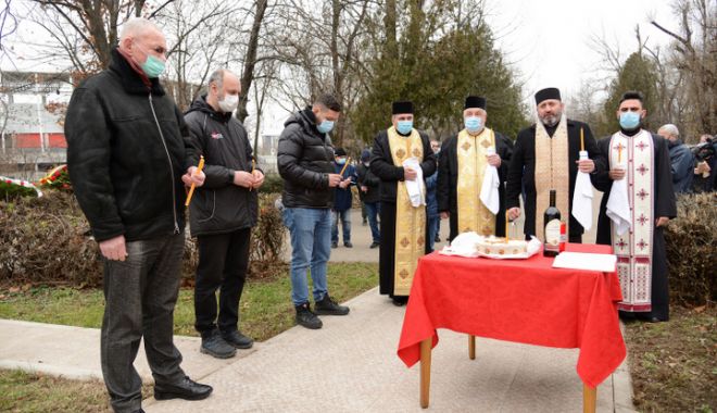 Un sacrificiu care nu trebuie uitat! Rugby-ul şi-a cinstit eroii căzuţi la Revoluţie - rugbyrevolutie1812-1608315682.jpg
