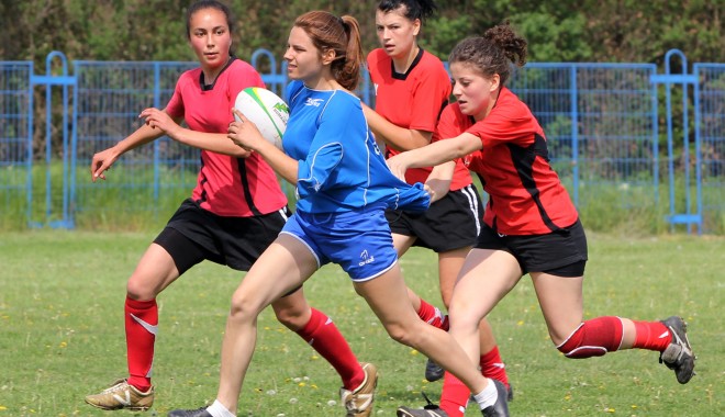 Rugby / Campioana ONSȘ la rugby în 7 feminin, decisă la Constanța - ruigbyfete11-1336132320.jpg