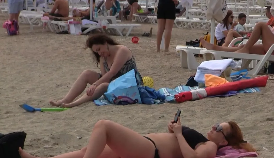 Vreme capricioasă, plaje pline! Cum au petrecut românii de Rusalii pe litoral