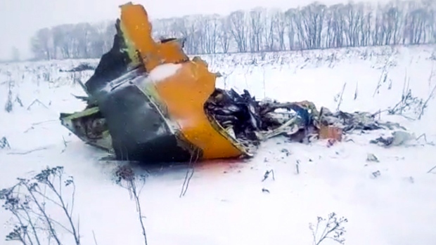 Avionul rusesc care s-a prăbușit lângă Moscova a explodat la contactul cu solul - rusia-1518445362.jpg