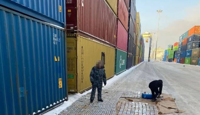 Peste o tonă de cocaină, ascunsă în saci de cafea provenind din Belgia, confiscată de polițiștii vamali
