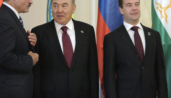 Rusia, Belarus și Kazahstan  pun bazele Comisiei economice eurasiatice - russiabelaruskazakhstan-1324308898.jpg