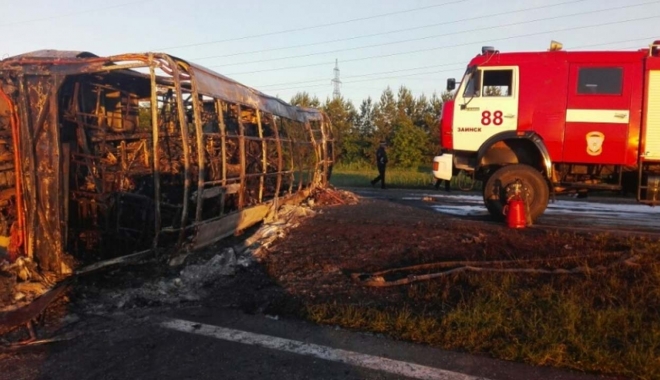 Accident ÎNFIORĂTOR: 13 morți, în urma coliziunii între un autocar și un camion - russiabuscrash-1498989166.jpg