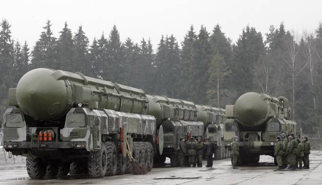 Semnul clar că Rusia se pregătește de război. Bază militară în apropiere de Ucraina - russianmobilemissiles-1441868160.jpg