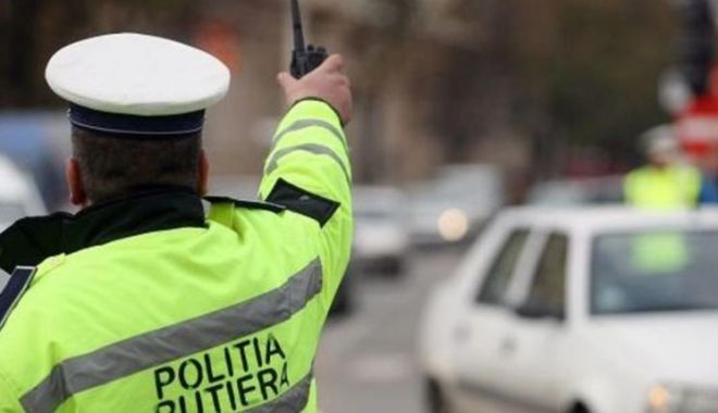 Polițist LOVIT cu mașina, în timpul unui control - rut-1519478811.jpg