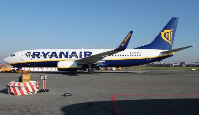 Zeci de români blocați pe aeroport, după ce cursa lor a fost anulată - ryanair-1523259340.jpg
