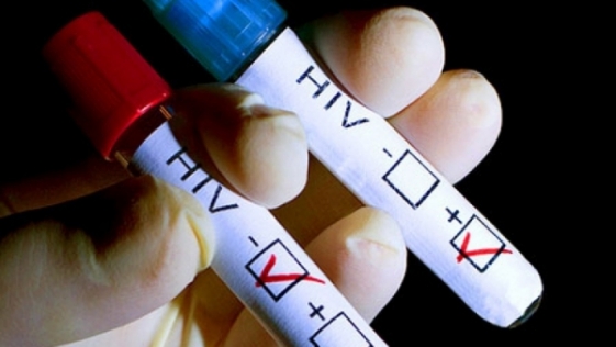 Soarta unui băiețel seropozitiv nedorit de un sat provoacă emoție în China - s560x316hiv540898800-1418898250.jpg