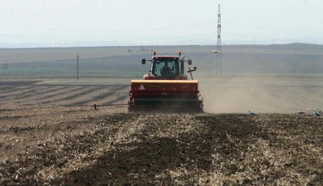 Drumuri agricole de patru milioane de lei la Castelu - saceleutilajeagricoletractoare24-1343931077.jpg