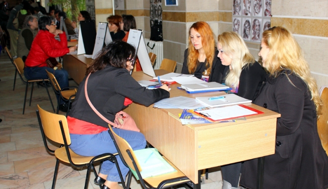 S-a deschis sezonul angajărilor pe litoral. Iată ce locuri de muncă sunt disponibile - sadeschissezonulangajarilor-1459701681.jpg