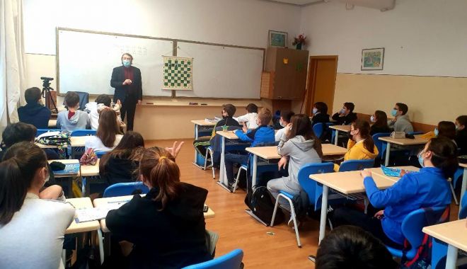 Liceul Teoretic „Ovidius”, gazda proiectului „Șah în școală” - sah-1639565745.jpg