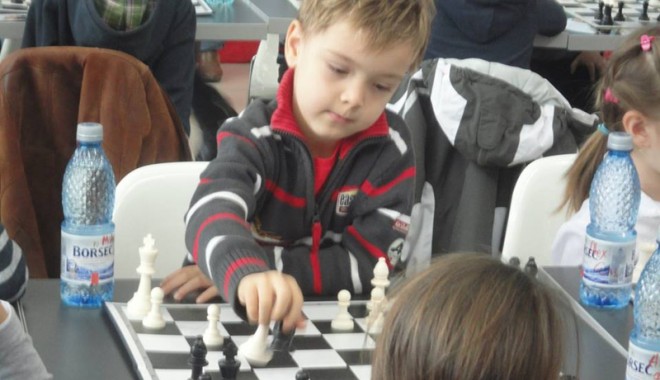 Cine a câștigat turneul de șah pentru prichindei - sah2-1395683729.jpg