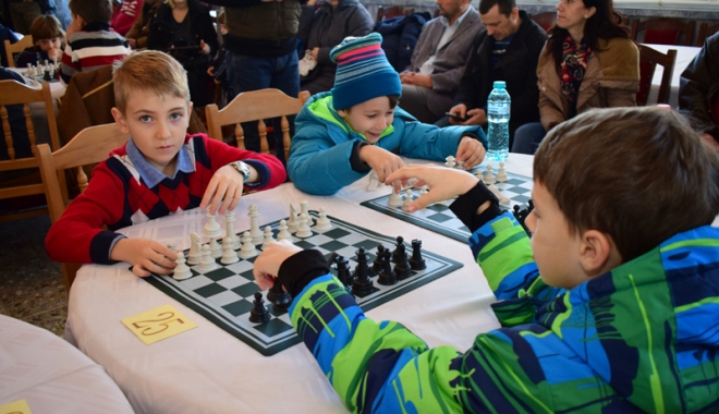 Șahiștii constănțeni, activitate intensă în debutul iernii - sahistii-1512408624.jpg