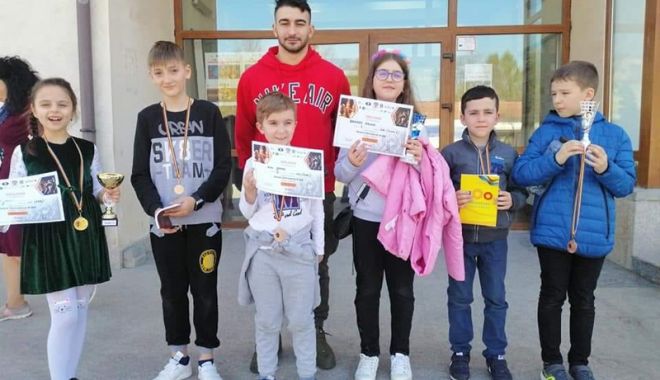 Șahiștii de la CS Năvodari, premiați  la Cupa Satori Art - sahistii-1553711938.jpg