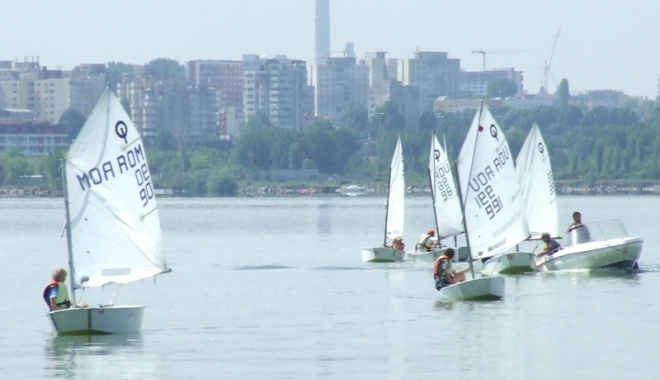 Antrenorii de yachting se specializează la Constanța - sailing-1461093579.jpg