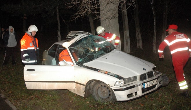Accident rutier grav. S-a izbit cu mașina de un copac, în stațiunea Mamaia - saizbitcumasinadecopac3-1386957649.jpg