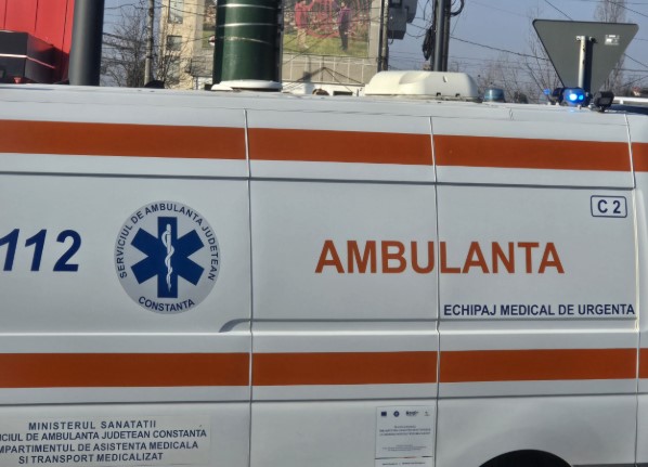 Bărbat intoxicat în timp ce curăța o fosă cu gazolină. Victima a fost transportată în stare critică la spital
