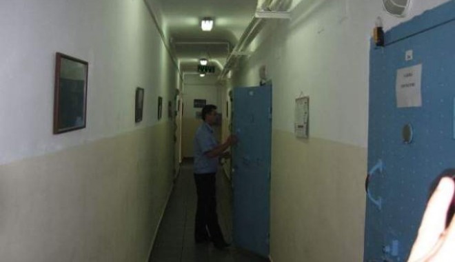 Câți deținuți de la Poarta Albă au trecut, în 2011, pe la comisia de liberare condiționată? - sajhsj-1328013175.jpg