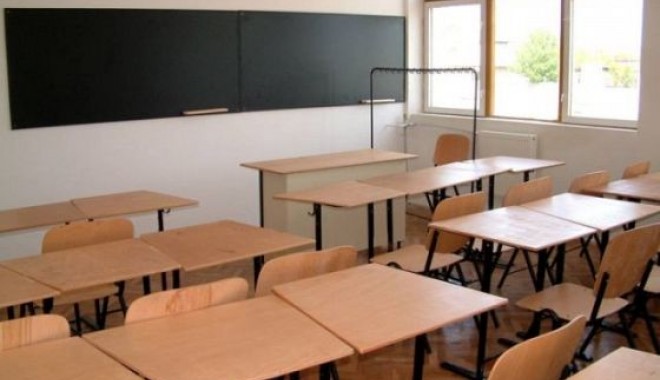 Peste 3000 de elevi, exmatriculați pentru comportament sexual! - salaclasagoalafotogsiafliceeedu-1364920093.jpg