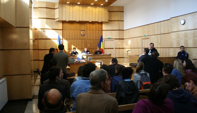 Inculpații din dosarul șpăgilor de la Eforie, eliberați pe vicii de procedură - saladejudecata-1341602389.jpg