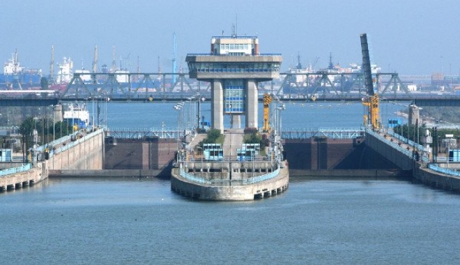 COD ROȘU DE VISCOL LA CONSTANȚA! Salariații Administrației Canalelor Navigabile, întorși din drum - salariatiicanalelor-1483693141.jpg