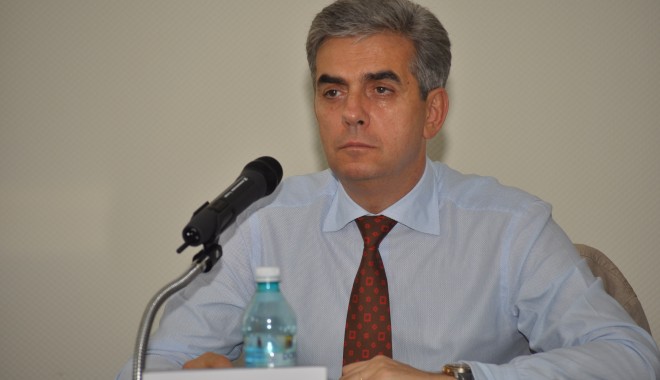 Ce schimbări aduce revizuirea legii salarizării medicilor - salariimedici-1382617546.jpg