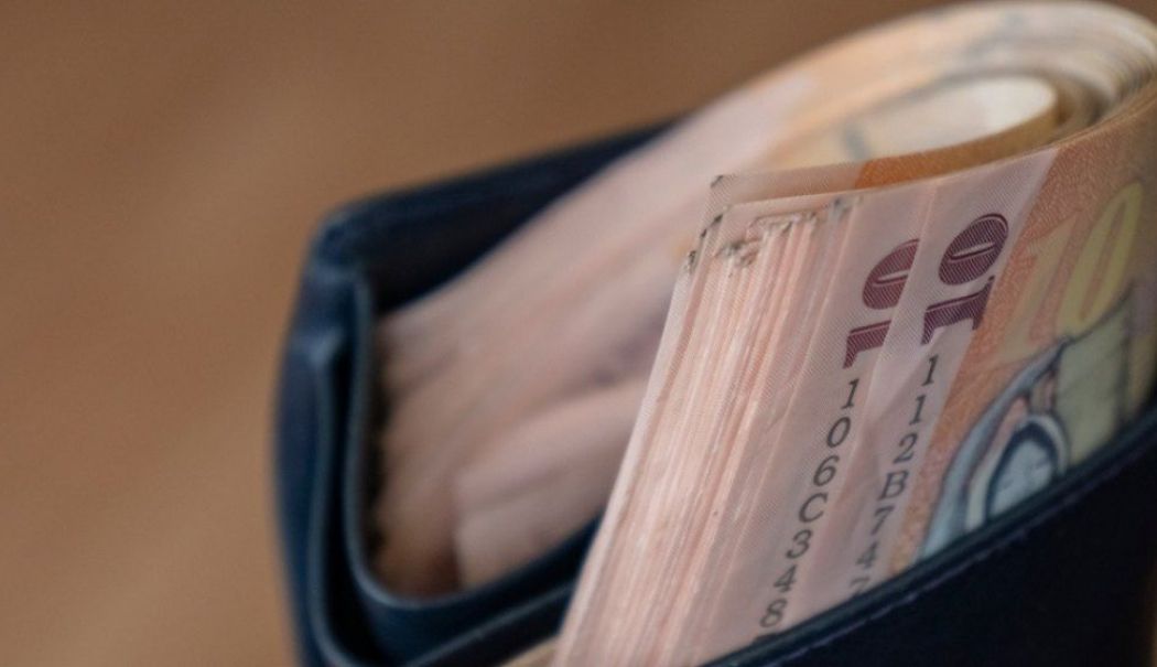Salarii mai mari din 1 iulie pentru aproape 1,8 milioane de români.  Câți bani va lua în mână un angajat care va câștiga 3.700 de lei