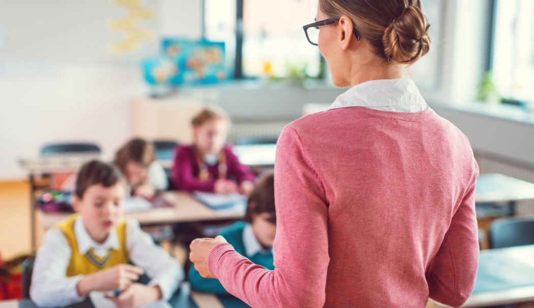 Decizie a Curții Supreme cu privire la salariul de bază al profesorilor din învățământul primar - salariu-profesori-1739797370.jpg