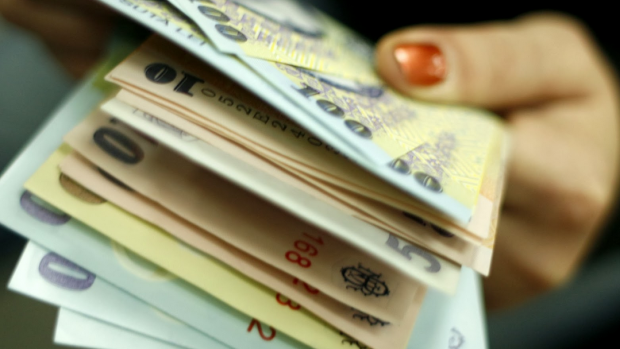 Majorarea salariului minim pe economie de la 1 ianuarie 2018, amânată din nou - salariuminimromania84007800-1510750652.jpg