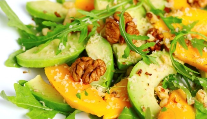 Ai osteoporoză și ești vegetariană? - salata-1379632240.jpg