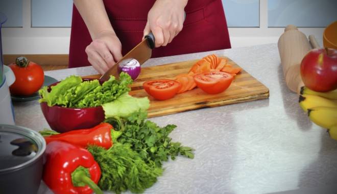 Știi să pregătești corect o salată? - salata-1416248158.jpg