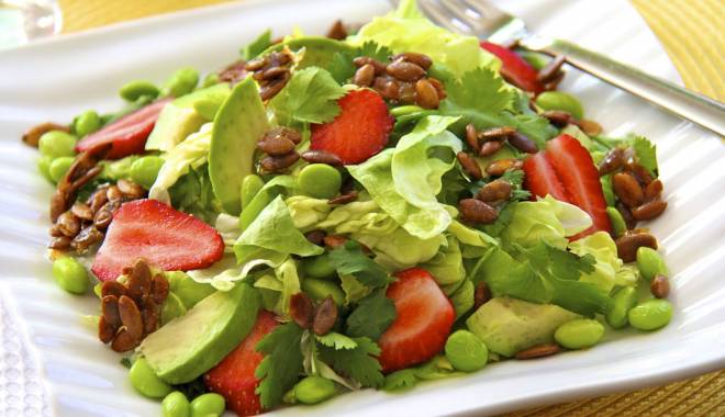 Salata MINUNE CARE VINDECĂ DE BOLI! - salata-1419259865.jpg