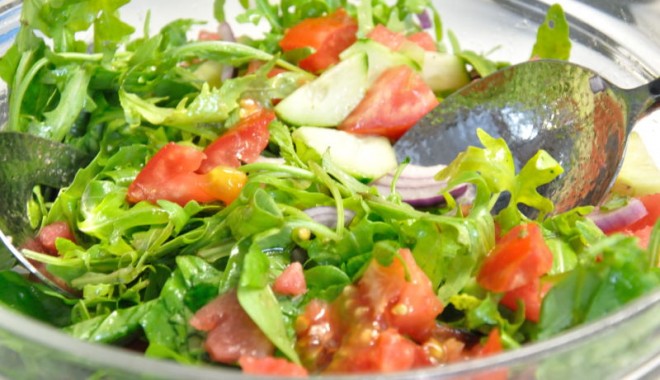 Trei salate sănătoase și răcoritoare de vară - salatarucola05-1340548026.jpg