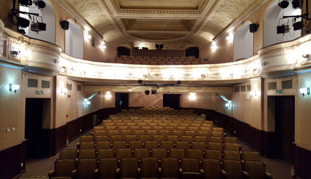 Actorii Teatrului Evreiesc de Stat amenințați pe TikTok joacă păziți de jandarmi - salates2-1739349180.jpg